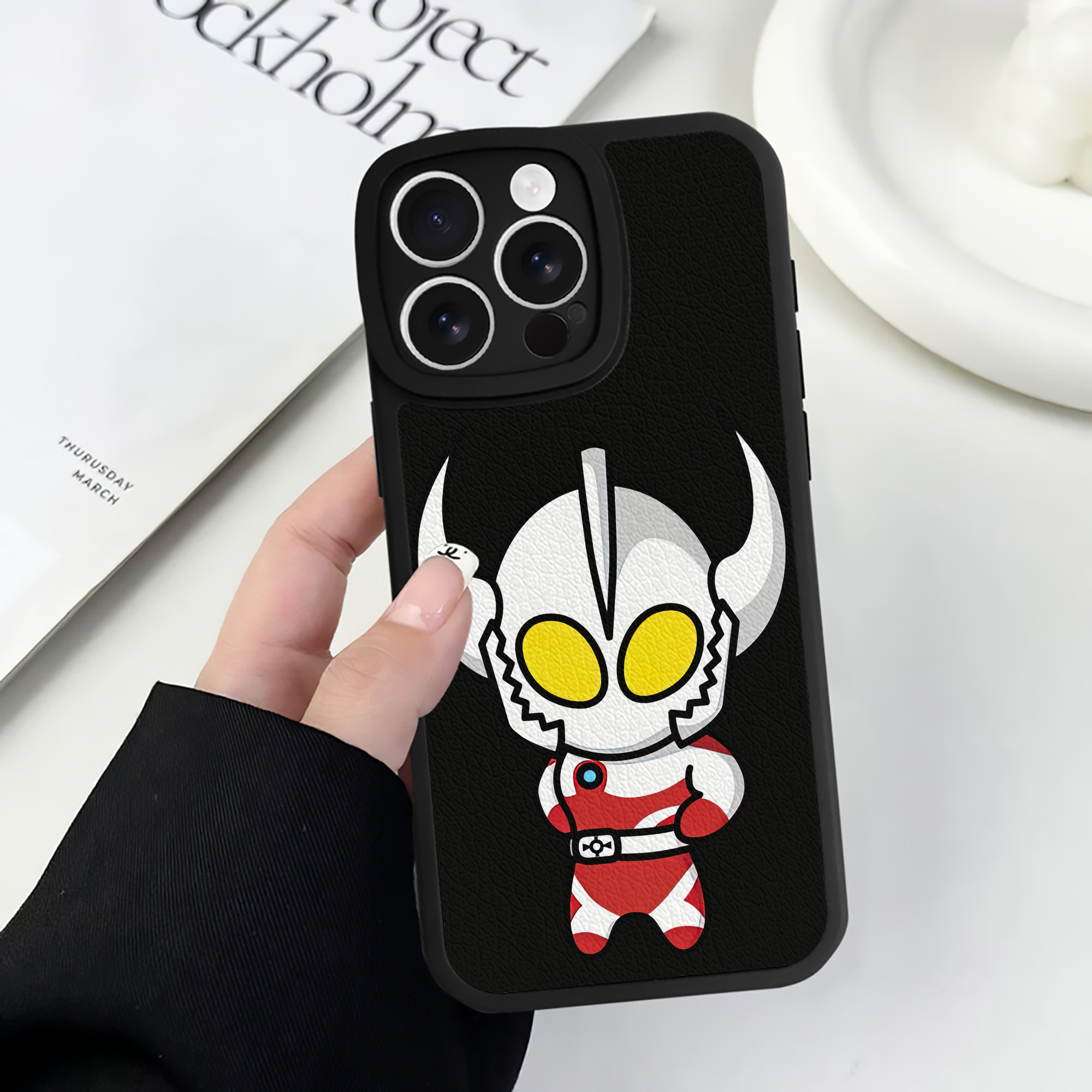 （画像用） ウルトラマン Ultraman 【iPhone 16シリーズ対応】シリコンスマホケース（レザー調） 材質：シリコン